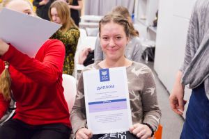 Школярка з Дніпра винайшла робота-кур’єра